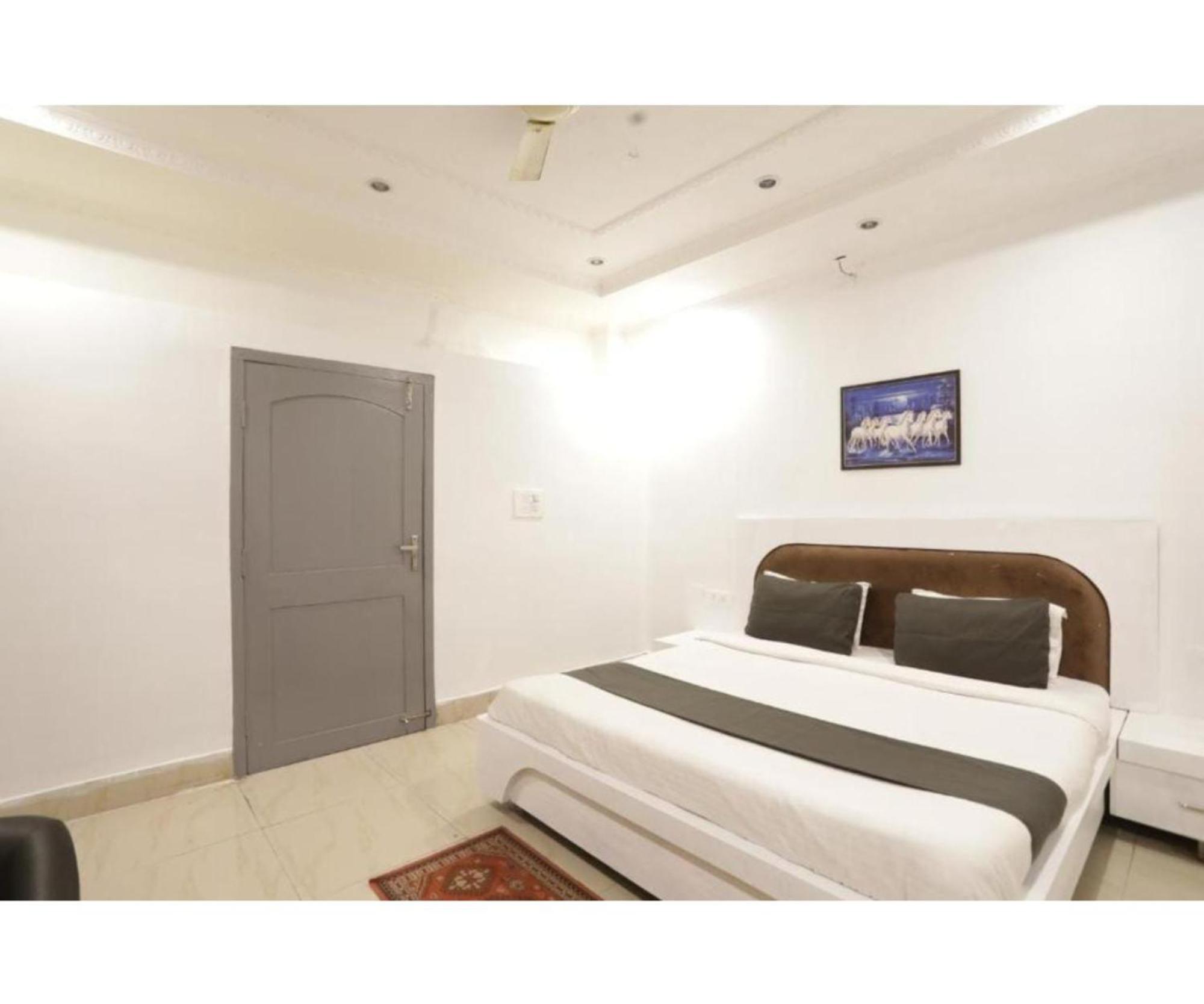 Day S Inn Luxury Stay Near Care Hospital In Budget Friendly Price Best Seller Бхубанешвар Екстериор снимка