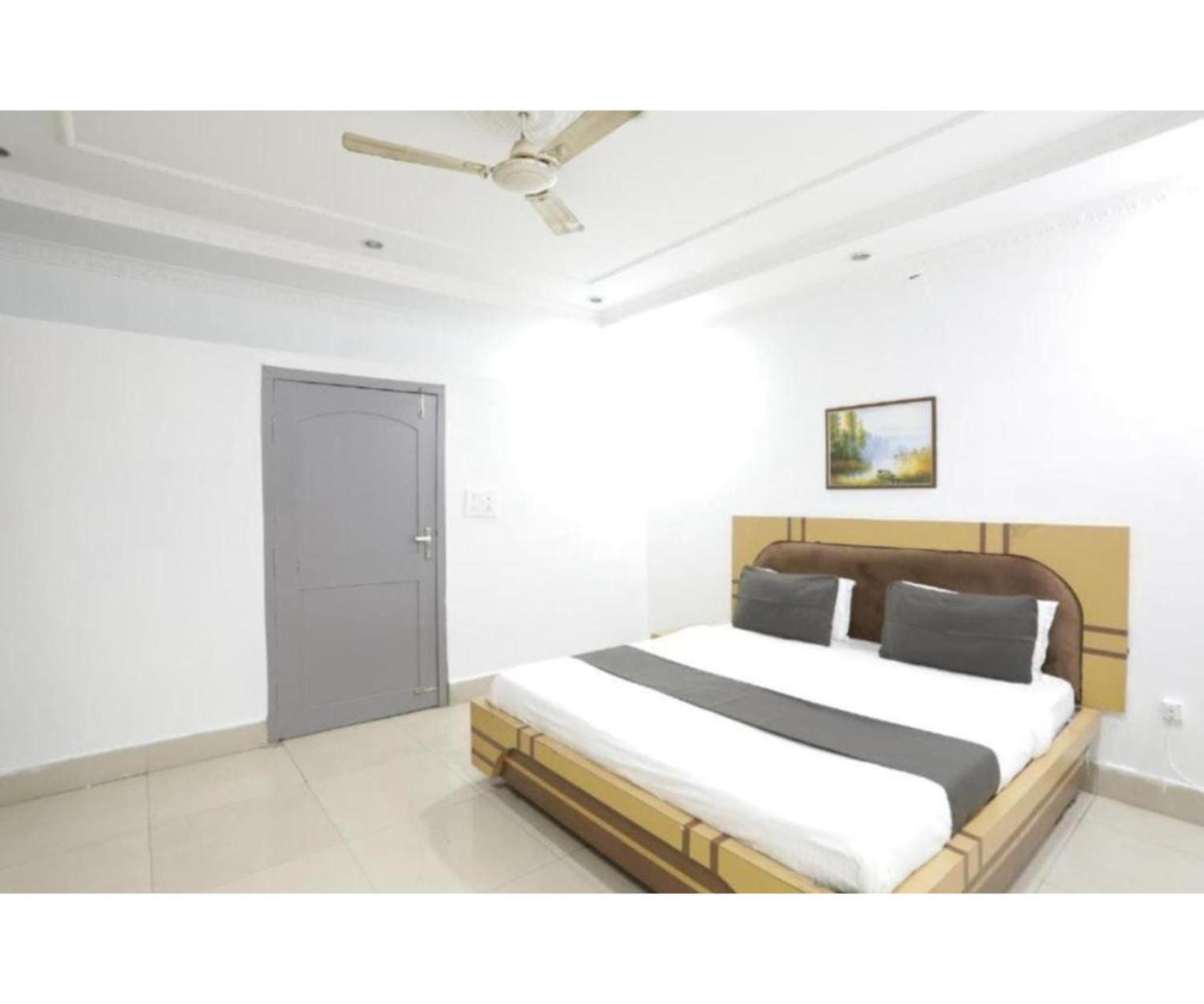 Day S Inn Luxury Stay Near Care Hospital In Budget Friendly Price Best Seller Бхубанешвар Екстериор снимка